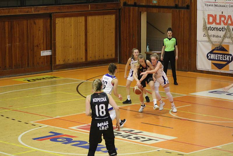 Basketbalová ŽBL: BK Strakonice - Žabiny Brno 40:83.