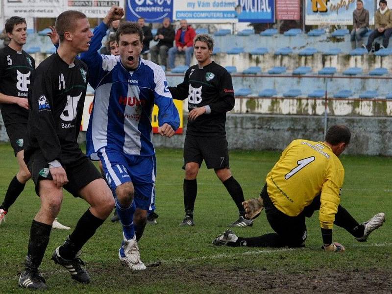 Strakoničtí fotbalisté zakončili podzim výhrou 3:0 nad Roudným a v tabulce jsou třináctí.