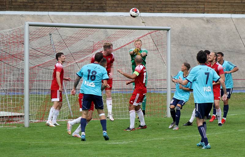 7. kolo FORTUNA divize A: SK Petřín Plzeň (červení) - SK Otava Katovice (modří) 7:0.