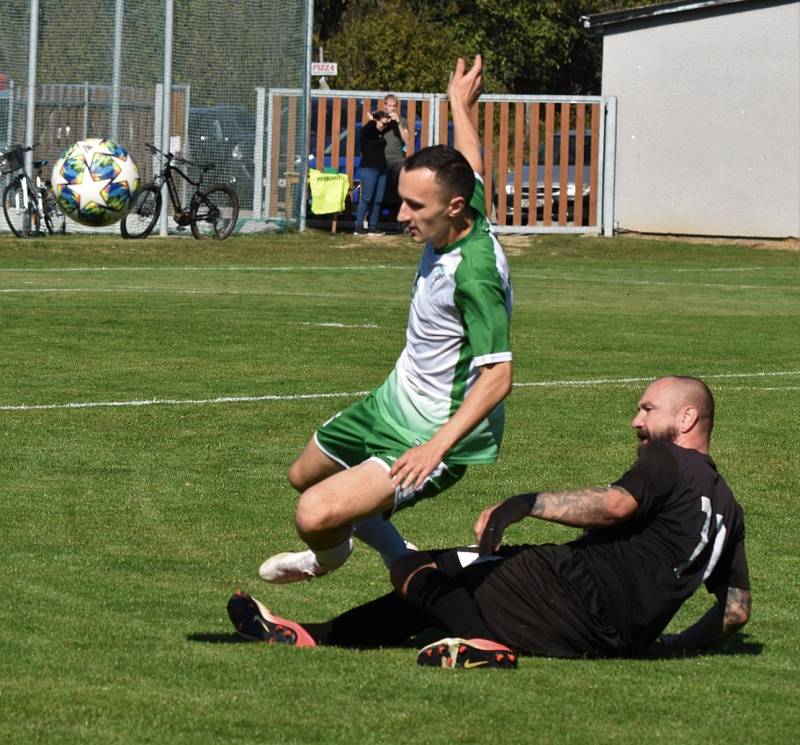 Fotbalová B třída: Střelské Hoštice - Cehnice 1:4.