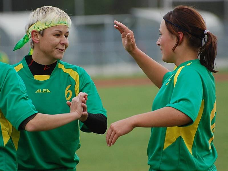 Blatenská ženy (v zeleném) si v derby 5. kola III. ligy poradily s Táborem, vyhrály jasně 5:0.