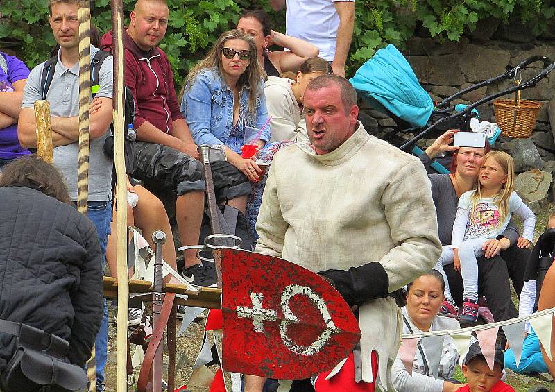 Den ve středověku na zřícenině hradu Helfenburk u Bavorova na Strakonicku se uskutečnil v sobotu 9. července již popáté.