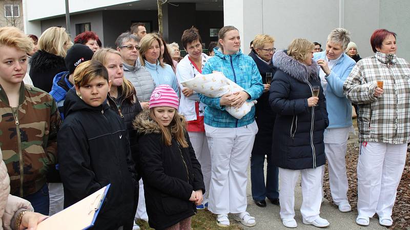 Nový baby box ve Strakonicích je oficiálně v provozu.