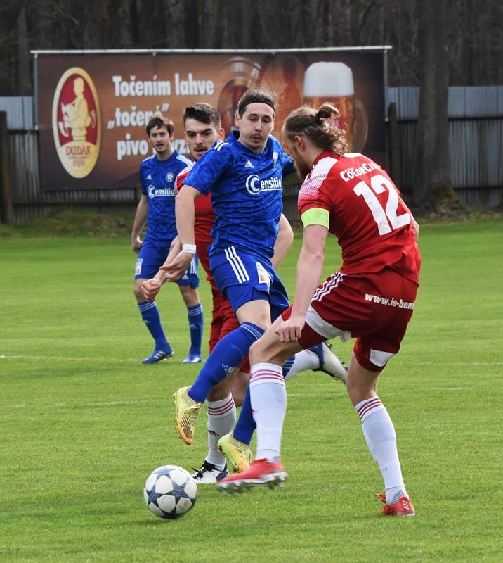 Fotbalová divize: Otava Katovice - Petřín Plzeň 3:0 (2:0).