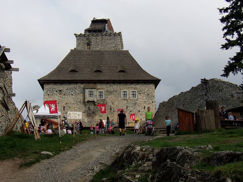 Slavnosti Šumavského Trojhradí na Kašperku.