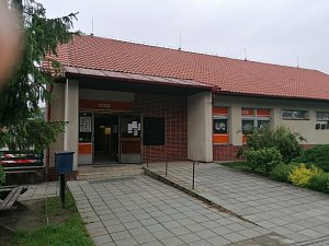 Prodejna v Čejeticích fungovala v obci od roku 1988.