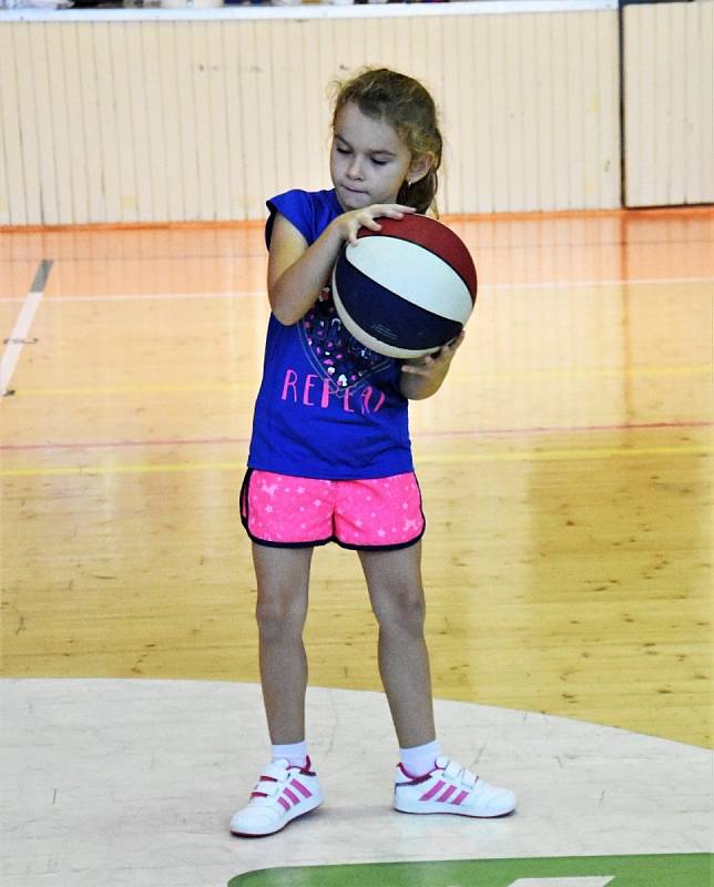 Nejmenší baskeťačky ze Strakonic vyrazily ve středu na soustředění.