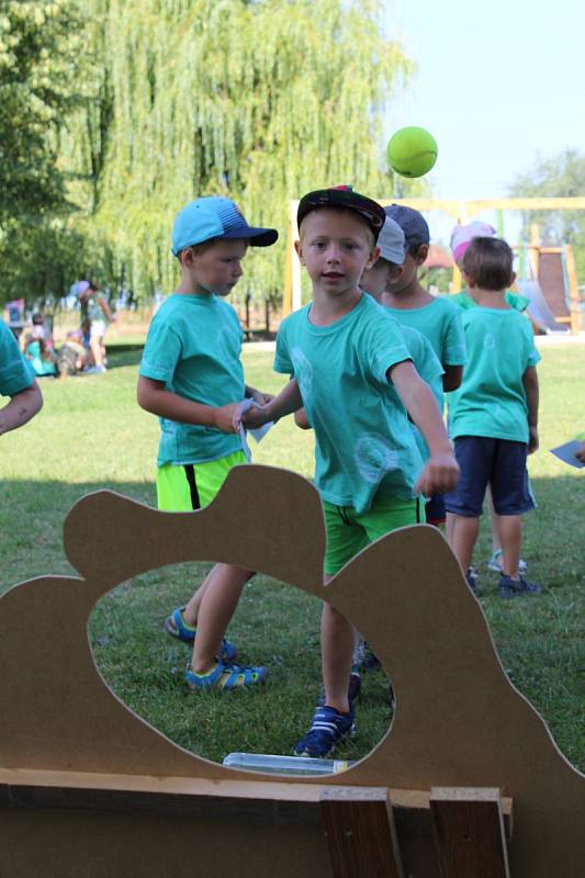 Padesátka dětí chodila v tomto týdnu na příměstský tábor do Cehnic. Jeho téma bylo Vodníci a hastrmani.