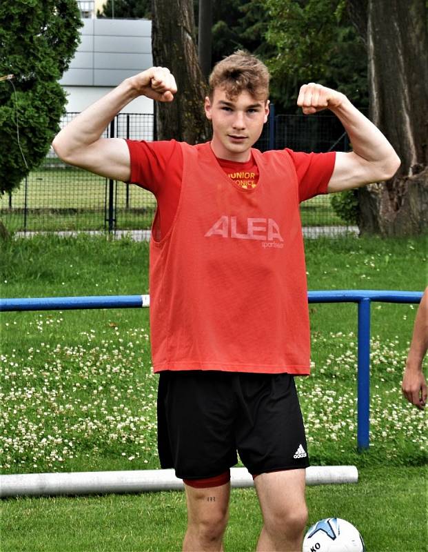 Junior odstartoval přípravu na novou sezonu. Trénink vedl sportovní manažer Tomáš Čakrt, který zaskakoval za trenéra Luďka Cimrhanzla.