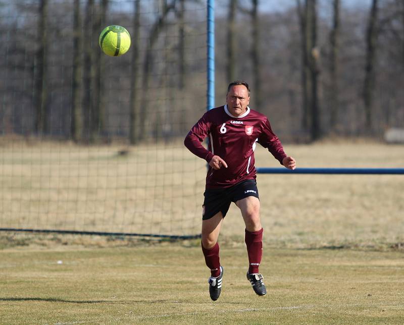 Fotbalová III. třída: Štěkeň B - Kladruby 2:1 (0:0).