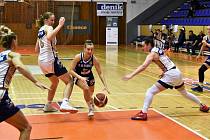 Basketbalová ŽBL: Chance U19 BK Strakonice - Levhartice Chomutov 70:85 (32:38).