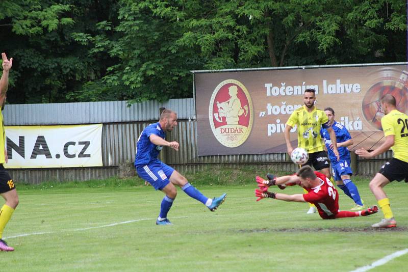 Fotbalisté Katovic v závěru loňské sezony podlehli Přešticím 1:2 (na snímku), nyní se oba celky utkají v MOL cupu.
