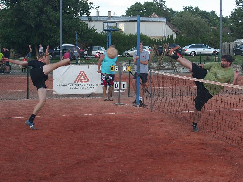 V Radomyšli se konal premiérový ročník nočního turnaje trojic.