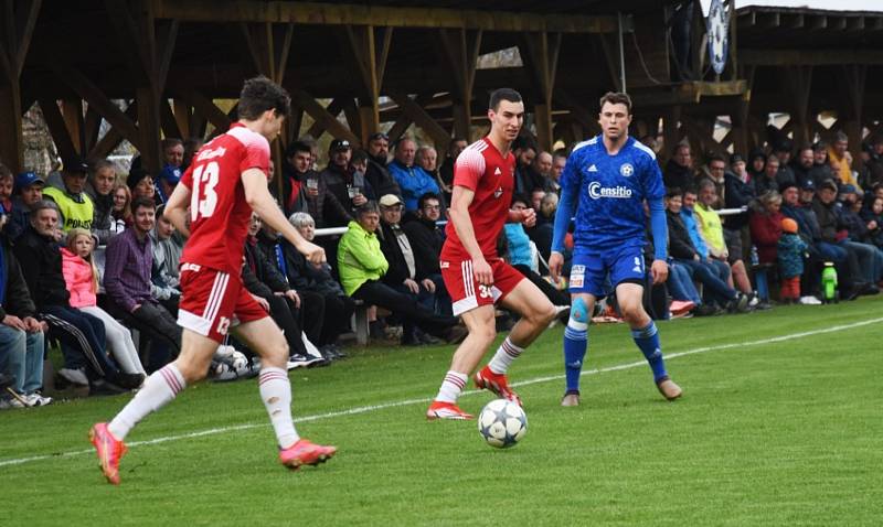 Fotbalová divize: Otava Katovice - Petřín Plzeň 3:0 (2:0).