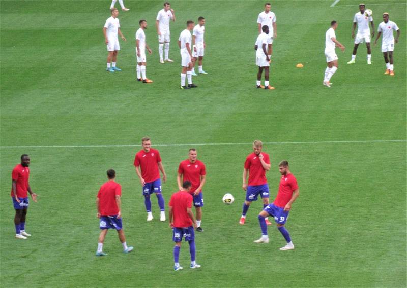 Strakoničtí fanoušci Slavie Praha byli u sedmigólové výhry nad Pardubicemi.