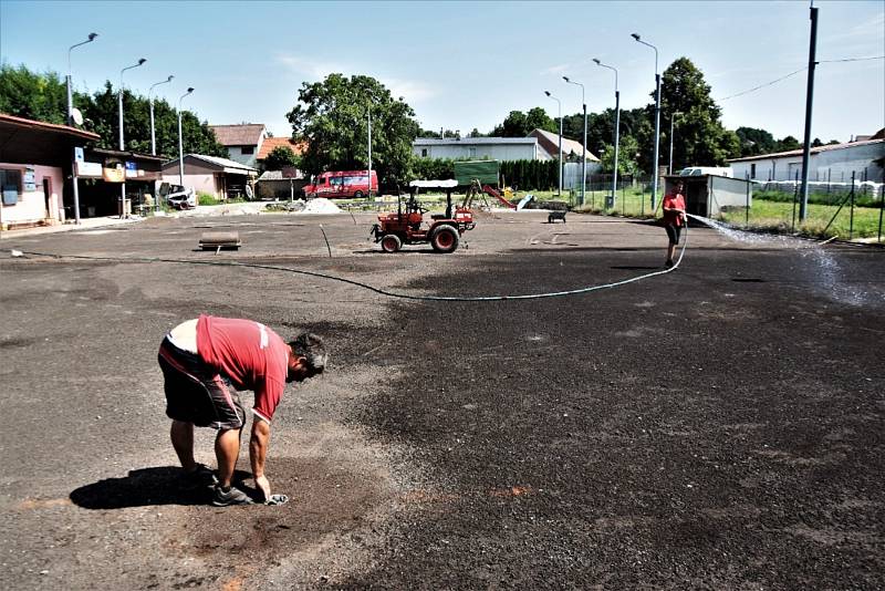 V Radomyšli v září otevřou po rekonstrukci nohejbalový areál a sokolovnu.