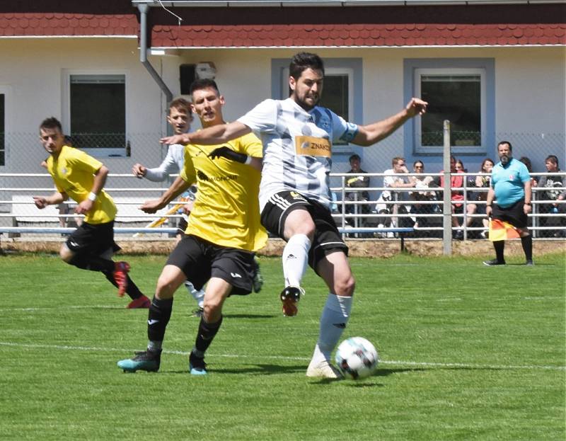 Fotbalová I.B třída: Sousedovice - Lhenice 1:2 (1:1).