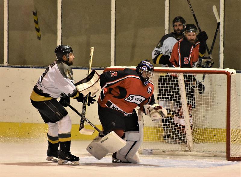 HC Strakonice – TJ Hluboká nad Vltavou Knights 8:5 (5:3, 1:1, 2:1).