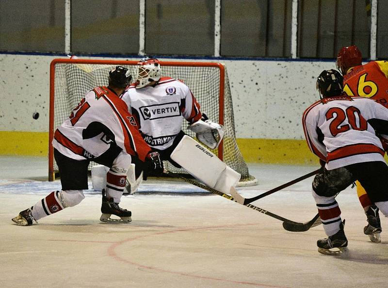 O pohár ředitele pivovaru Dudák: HC Strakonice - HC Radomyšl 2:1.