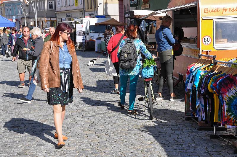 Na Velkém náměstí pod radnicí ve Strakonicích bylo možno v pátek 20. září navštívit podzimní farmářský trh, který zde funguje už devátým rokem.