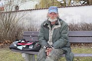 Emerich Konyarik (48) pracoval v zahraničí, měl rodinu a toužil po tom koupit pro ni dům. Dnes žije jako bezdomovec. Potkat ho můžete ve Vodňanech.