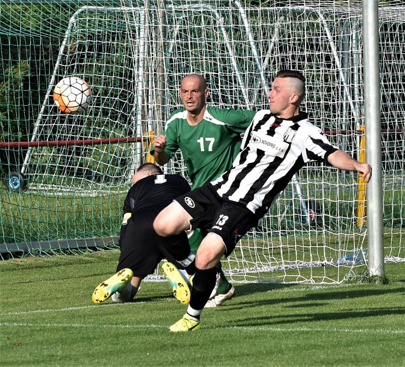 Fotbalisté Dražejova oslavili výhru v sezoně 2017/18 v OP P Strakonicka.