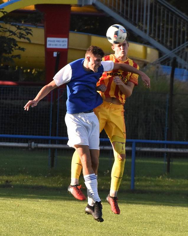 Fotbalový krajský přebor: Junior Strakonice - Třeboň 2:1.