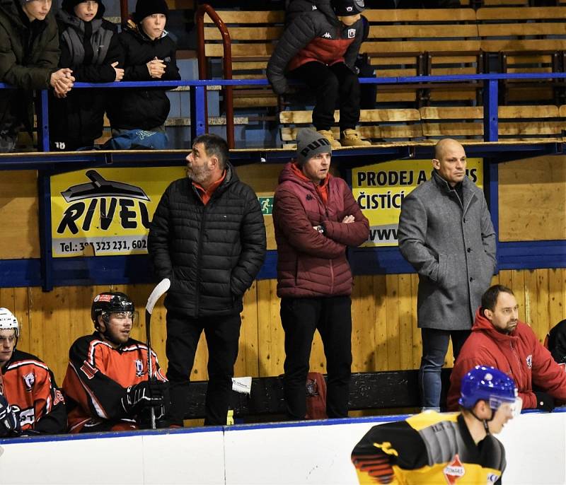 Předehrávka hokejové KL: HC Strakonice - TJ Božetice 6:1 (3:0, 2:0, 1:1).