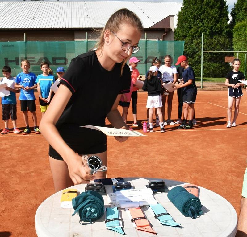 Strakoničtí tenisté uspořádali kemp pro mladé naděje.