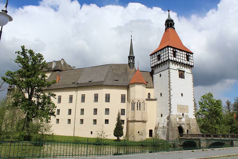 Nejoblíbenějšími místy turistů na Strakonicku jsou zámek Blatná a Hoslovický mlýn. Ukázal to průzkum Strakonického deníku.