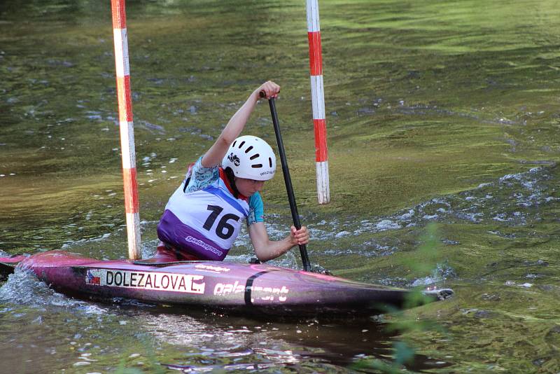 Výkony mladých vodních slalomářů sledovaly i české hvězdy tohoto sportu.