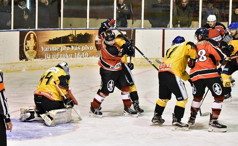 Předehrávka hokejové KL: HC Strakonice - TJ Božetice 6:1 (3:0, 2:0, 1:1).