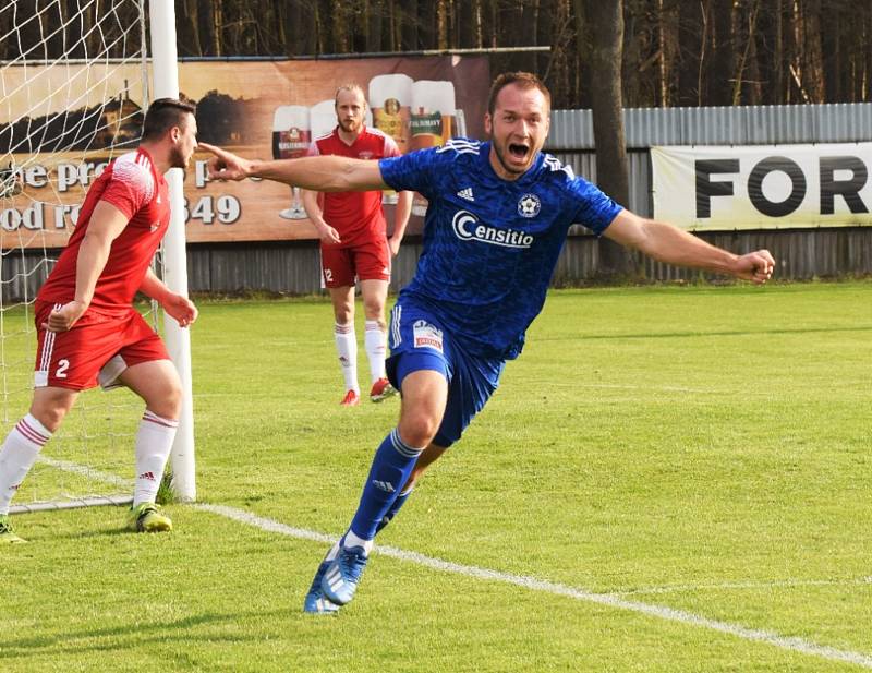 Fotbalová divize: Otava Katovice - Petřín Plzeň 3:0 (2:0).