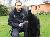 Policista Josef Kubička a jeho pes Irr.