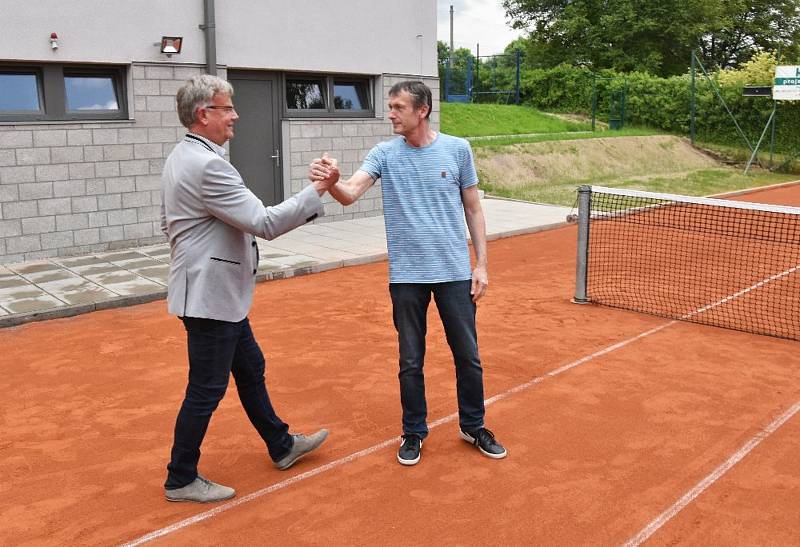 Sportovci ve Volyni dostali zbrusu nové kabiny pro fotbalisty a tenisty. Foto: Jan Škrle