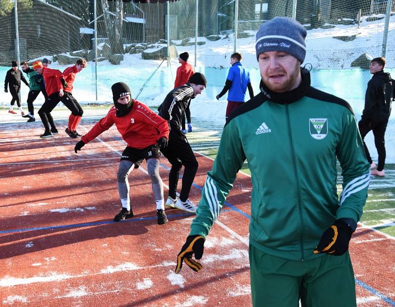 Fotbalisté Junioru Strakonice tráví zimní soustředění ve Lhotě nad Rohanovem.