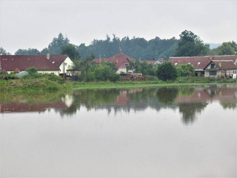 Řádění bouře na Strakonicku ve směru na Pracejovice.