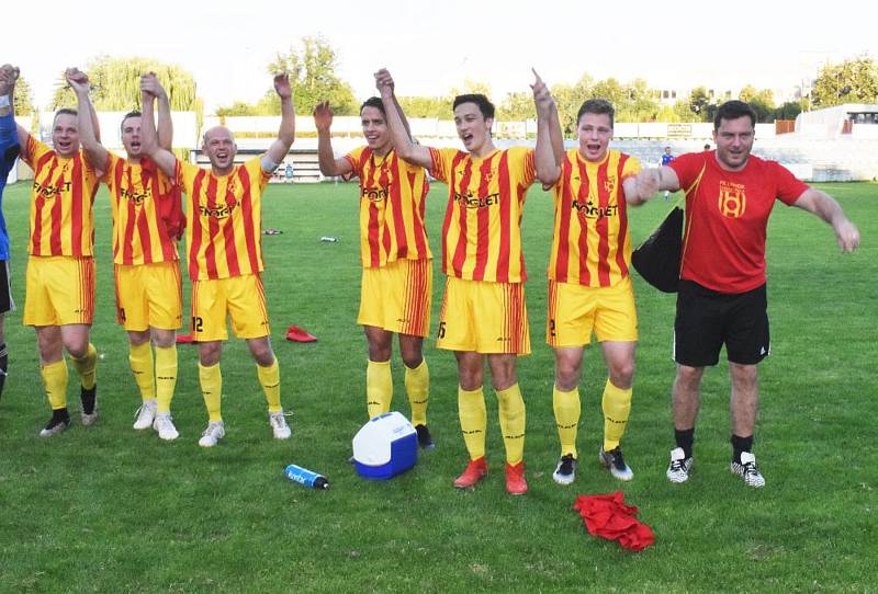 Fotbalový krajský přebor: Junior Strakonice - Třeboň 2:1.