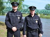 Policisté Richard Bothe (vlevo) a Petr Šíma.