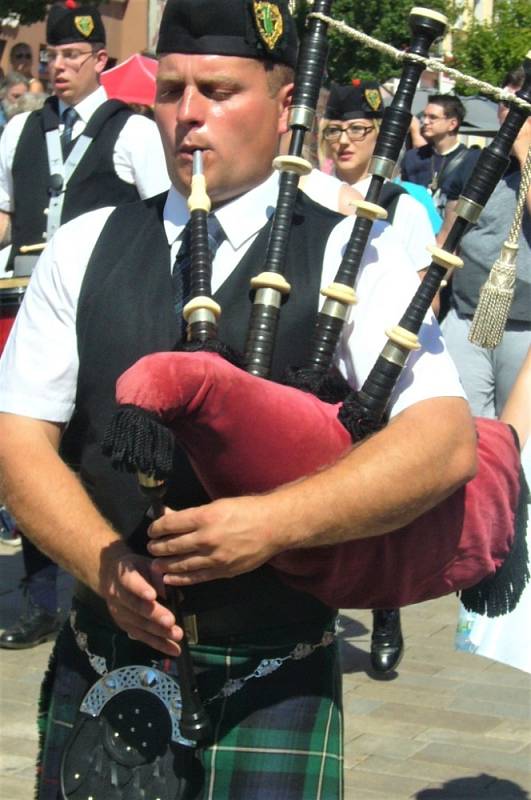 Mezinárodní dudácký festival je velkolepá akce. Fotky z roku 2016.