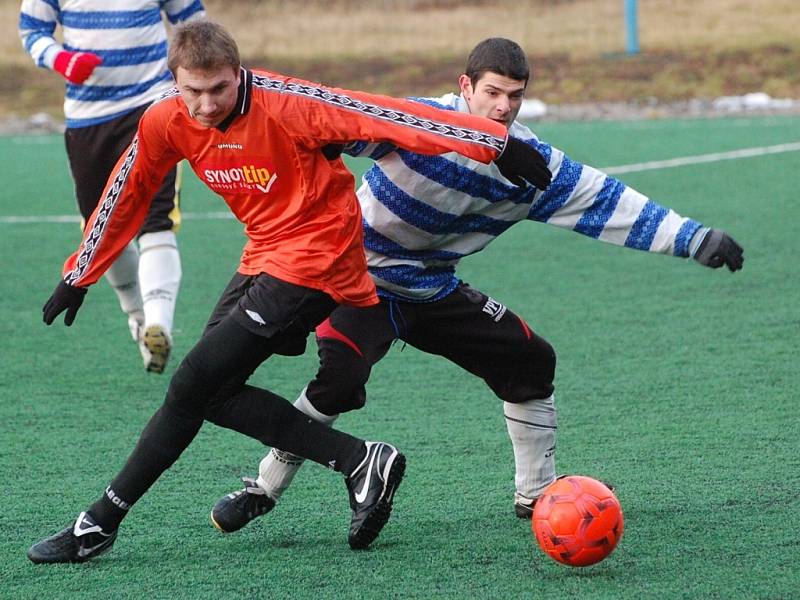 Katovičtí (oranžové dresy) podruhé za sebou na Dudák Cupu prohráli, s Horažďovicemi prohráli 0:2.