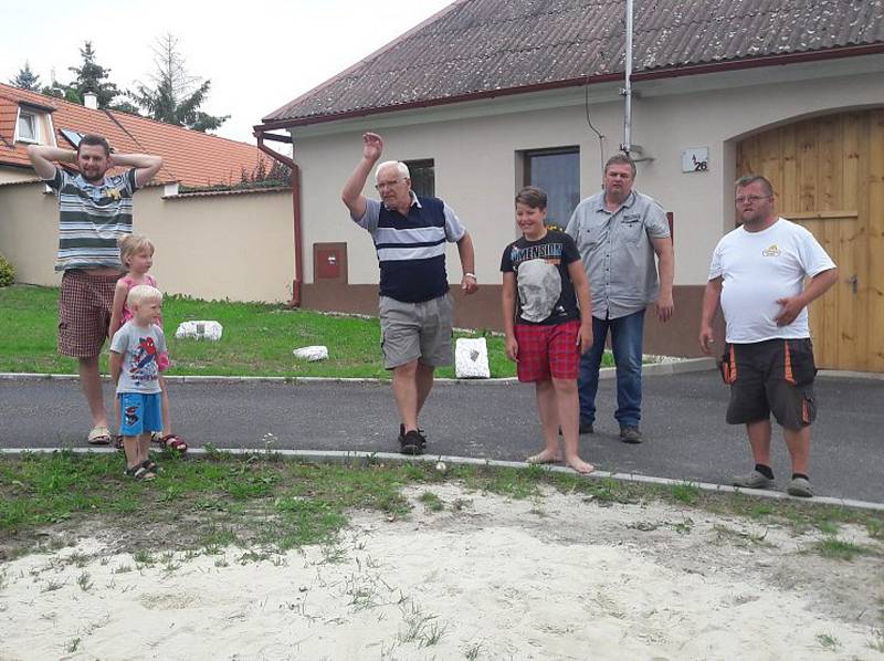 Turnaj v pétanque v Číčenicích