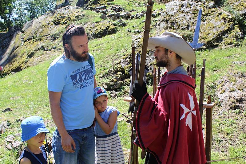 Den ve středověku přišlo na Helfenburk v sobotu 6. července prožít kolem čtyř set lidí.