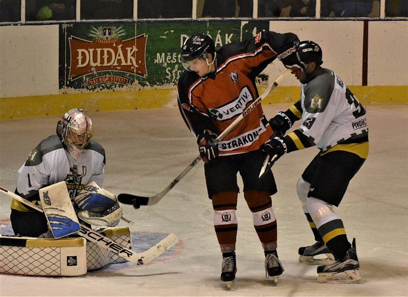 HC Strakonice – TJ Hluboká nad Vltavou Knights 8:5 (5:3, 1:1, 2:1).