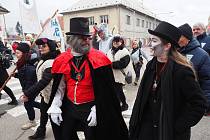 V loňském roce ve Vodňanech obnovili masopustní tradici. Průvod měl velký úspěch, letos masky vyrazily do ulic znovu.