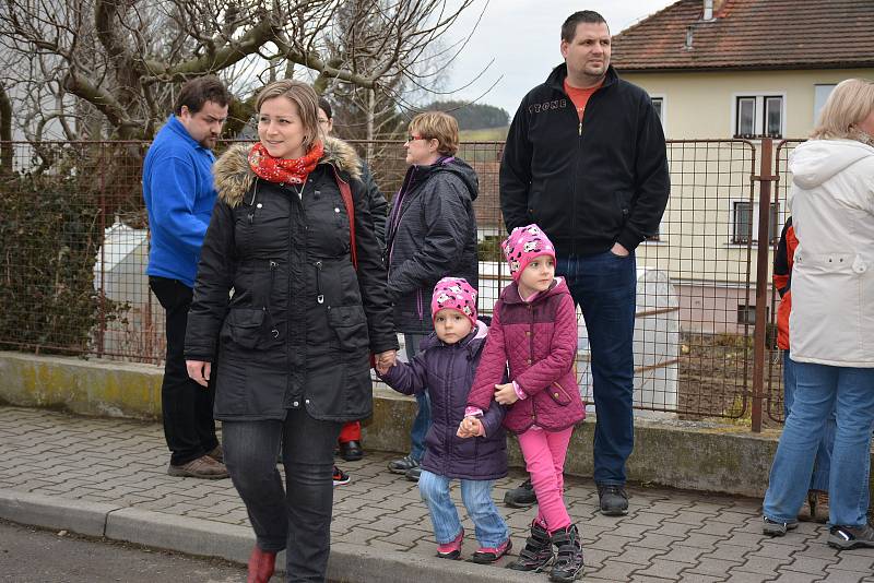 Slavnostního otevření nové mateřské školky se zúčastnili nejen zástupci všech rezortů projektu, ale i obyvatelé městyse.