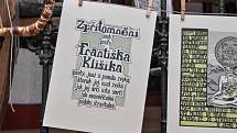 Šumavský básník František Klišík četl své básně v pátek 1. října 2021 ve Strakonicích v čajovně Pod Stolem.