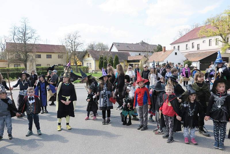 Slet čarodějnic v Radomyšli.