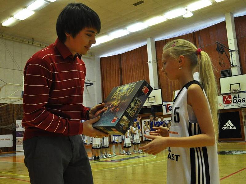 Strakonice vyhrály třetí čtvrtfinále nad Slovankou 94:78.