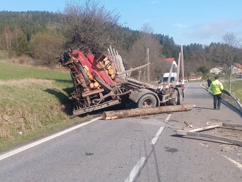 Dopravní nehoda před obcí Zlešice.